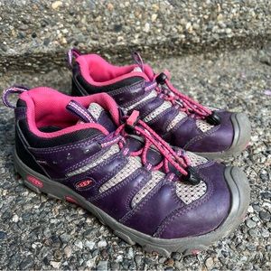 Keen girls (big kid) size 2 tennis shoes